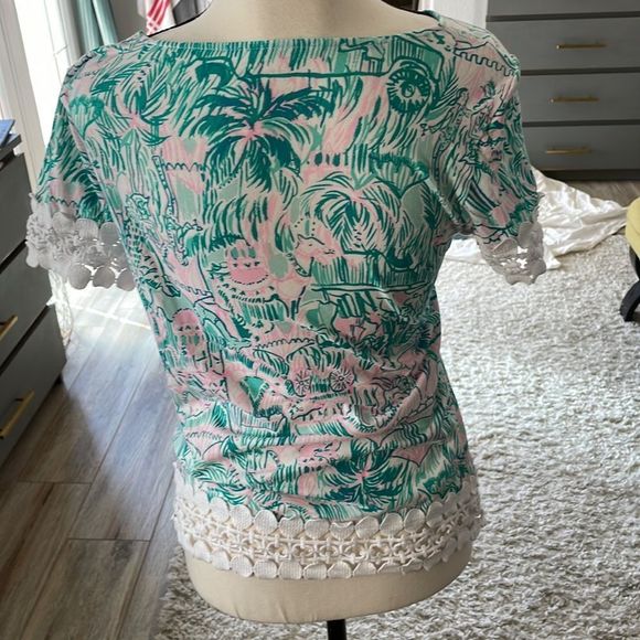 Lilly Pulitzer, short sleeve shirt, size extra small - Picture 4 of 6